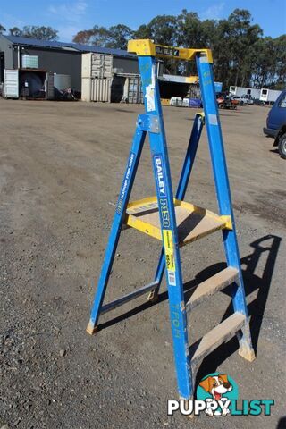 Bailey P150-3 FG Fibre Glass Platform Step Ladder