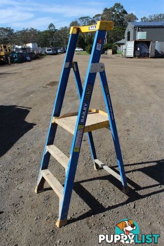 Bailey P150-3 FG Fibre Glass Platform Step Ladder