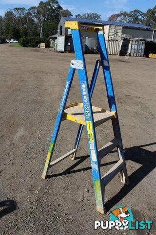 Bailey P150-3 FG Fibre Glass Platform Step Ladder