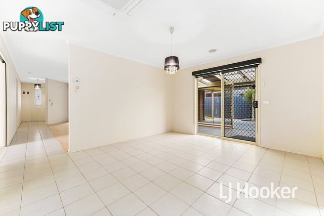 16 Sir Thomas Drive PAKENHAM VIC 3810