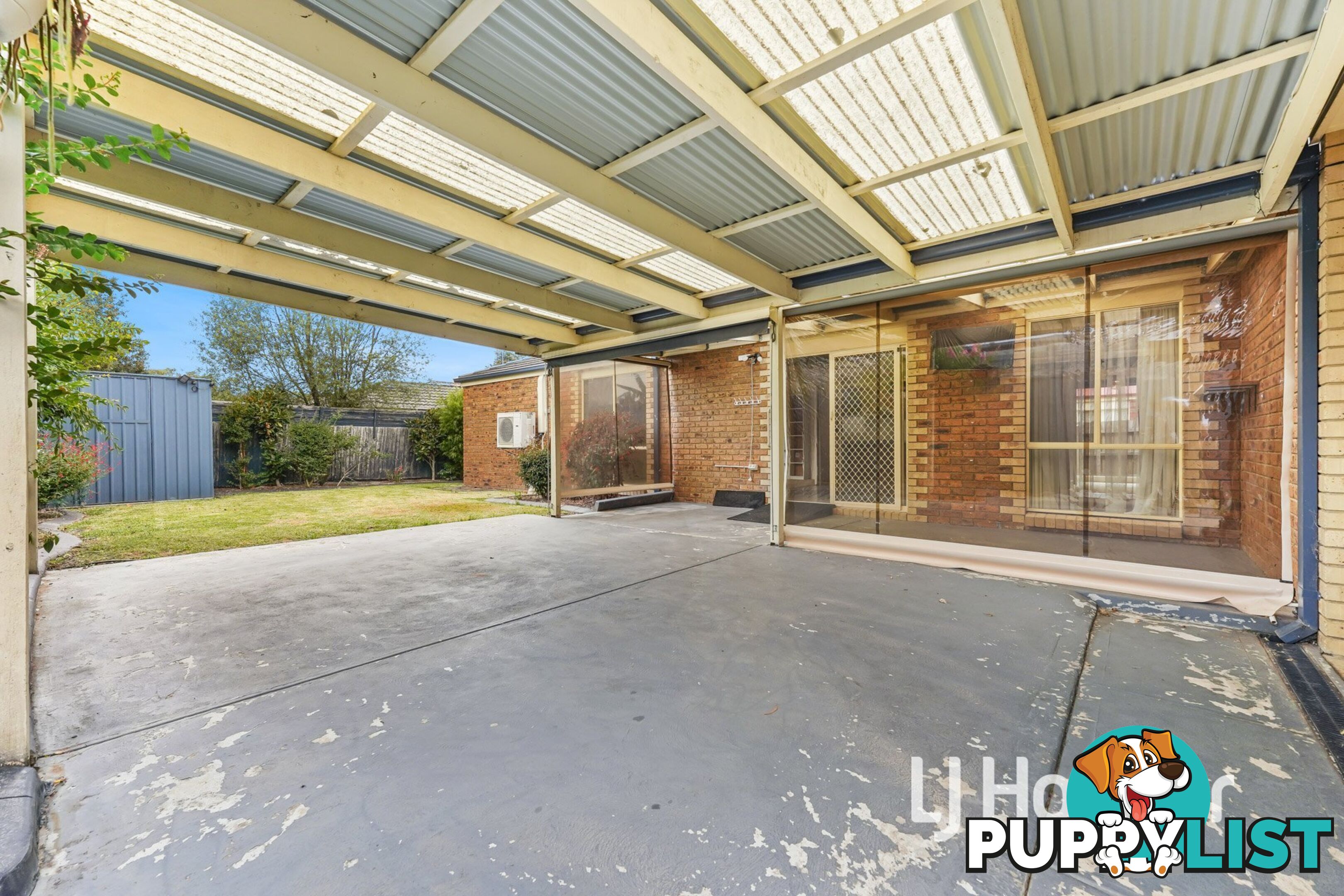 16 Sir Thomas Drive PAKENHAM VIC 3810