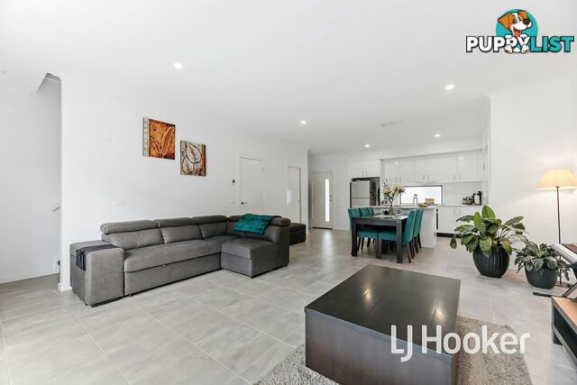 3 Valrena Way PAKENHAM VIC 3810