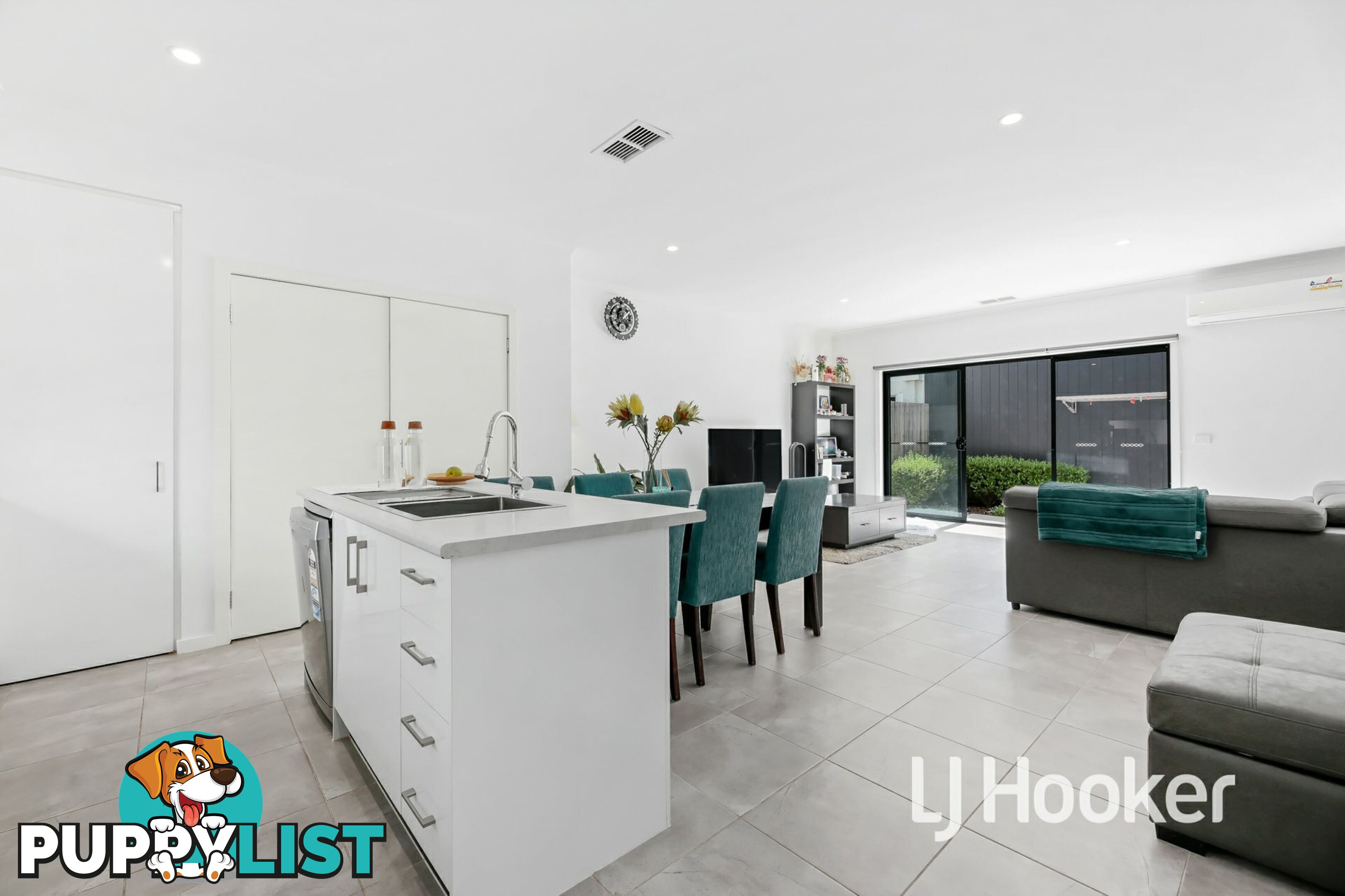 3 Valrena Way PAKENHAM VIC 3810