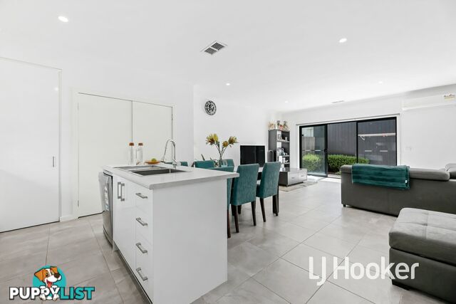 3 Valrena Way PAKENHAM VIC 3810