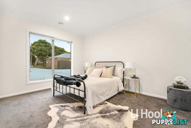 2/152 Duncan Drive PAKENHAM VIC 3810