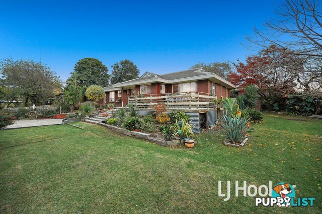 6 Waroona Court PAKENHAM VIC 3810