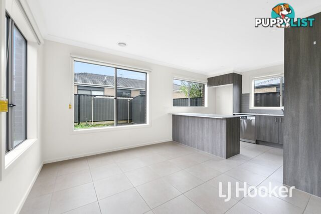 16 Hillsborough Crescent BERWICK VIC 3806