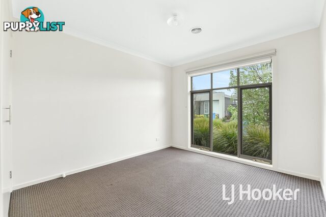 16 Hillsborough Crescent BERWICK VIC 3806