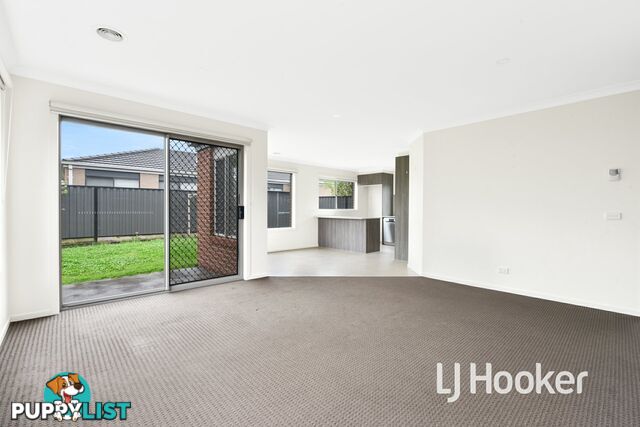 16 Hillsborough Crescent BERWICK VIC 3806