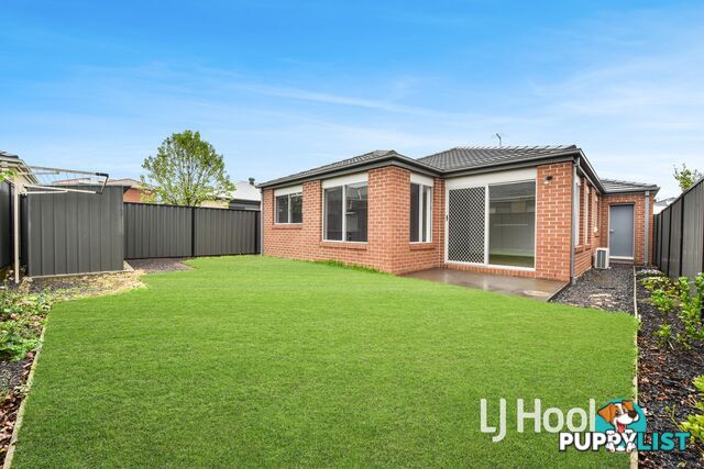 16 Hillsborough Crescent BERWICK VIC 3806