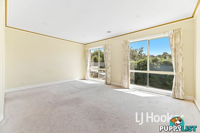 48 Fairholme Boulevard BERWICK VIC 3806