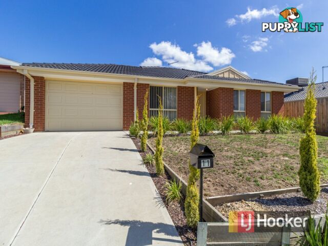 11 Doonie Way PAKENHAM VIC 3810