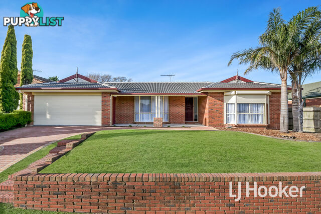 8 Mcnamara Court PAKENHAM VIC 3810