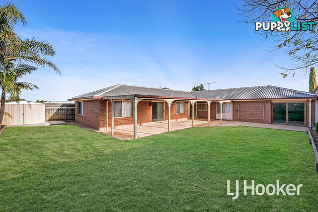 8 Mcnamara Court PAKENHAM VIC 3810