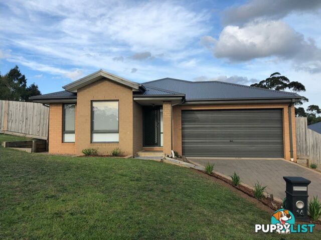 14 Rowan Walk DROUIN VIC 3818