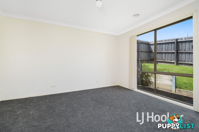 2 McClenaghan Place PAKENHAM VIC 3810