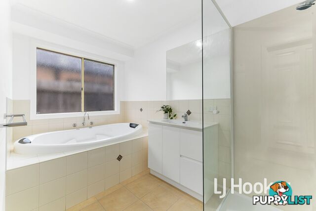 17 Clifford Drive PAKENHAM VIC 3810