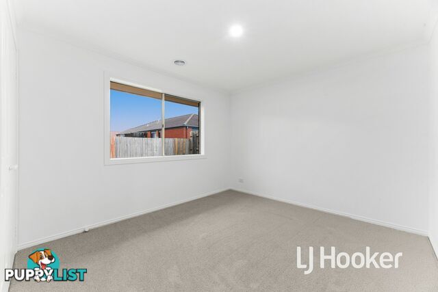 17 Clifford Drive PAKENHAM VIC 3810