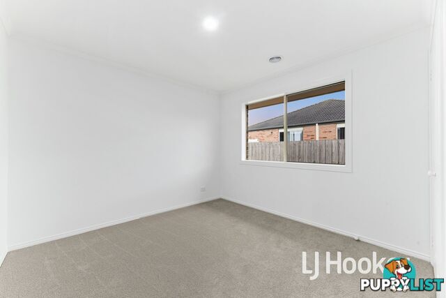 17 Clifford Drive PAKENHAM VIC 3810