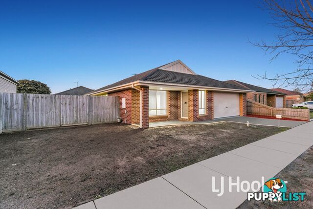 17 Clifford Drive PAKENHAM VIC 3810