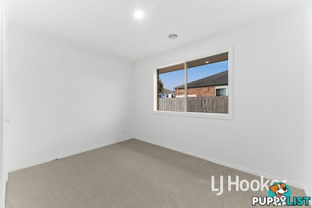 17 Clifford Drive PAKENHAM VIC 3810
