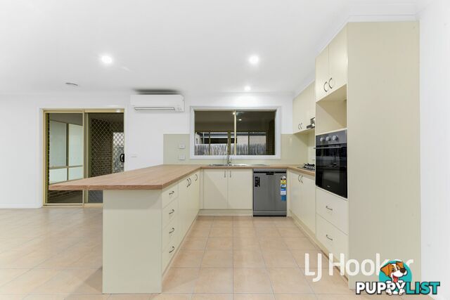 17 Clifford Drive PAKENHAM VIC 3810