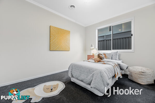 15 Creekwood Avenue PAKENHAM VIC 3810