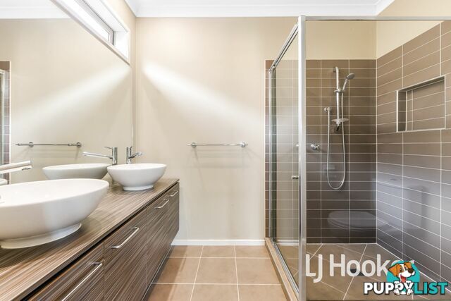 12 Bailey Place PAKENHAM VIC 3810