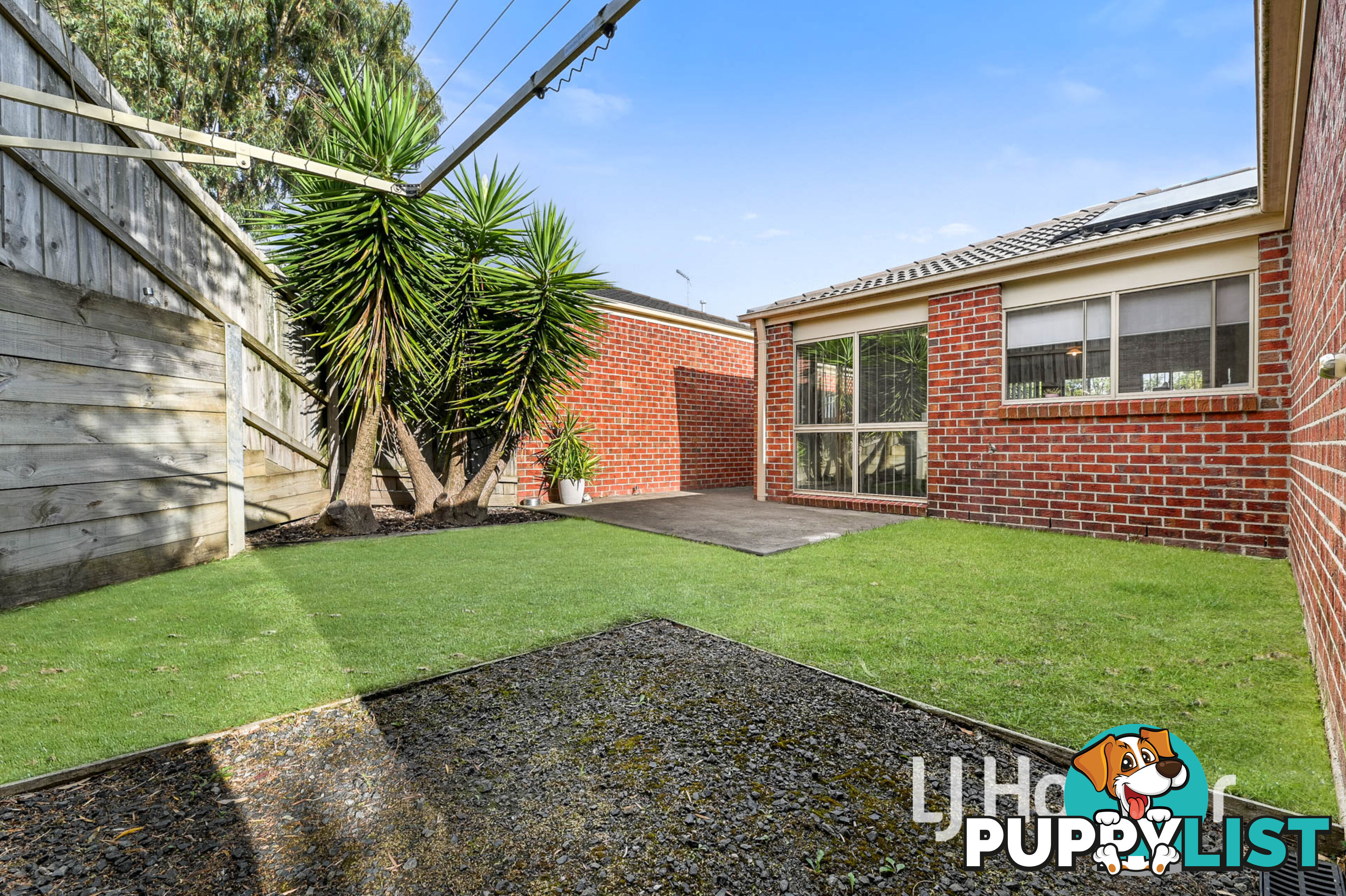 10/8 McClenaghan Place PAKENHAM VIC 3810