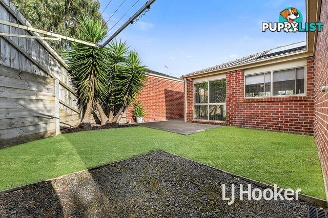 10/8 McClenaghan Place PAKENHAM VIC 3810