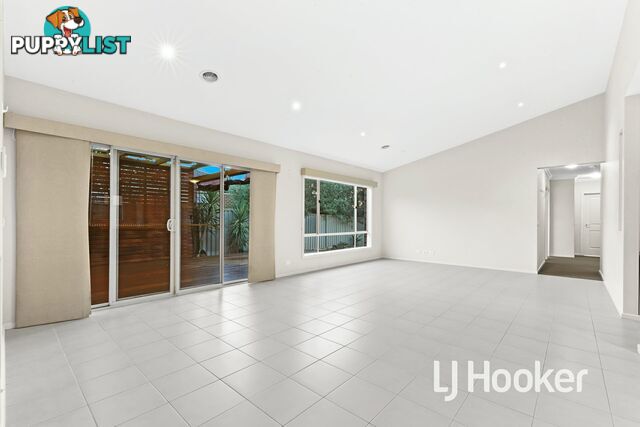 6 Hood Place PAKENHAM VIC 3810