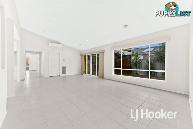 6 Hood Place PAKENHAM VIC 3810