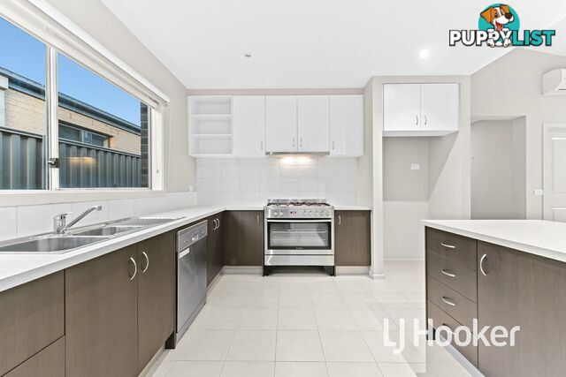 6 Hood Place PAKENHAM VIC 3810