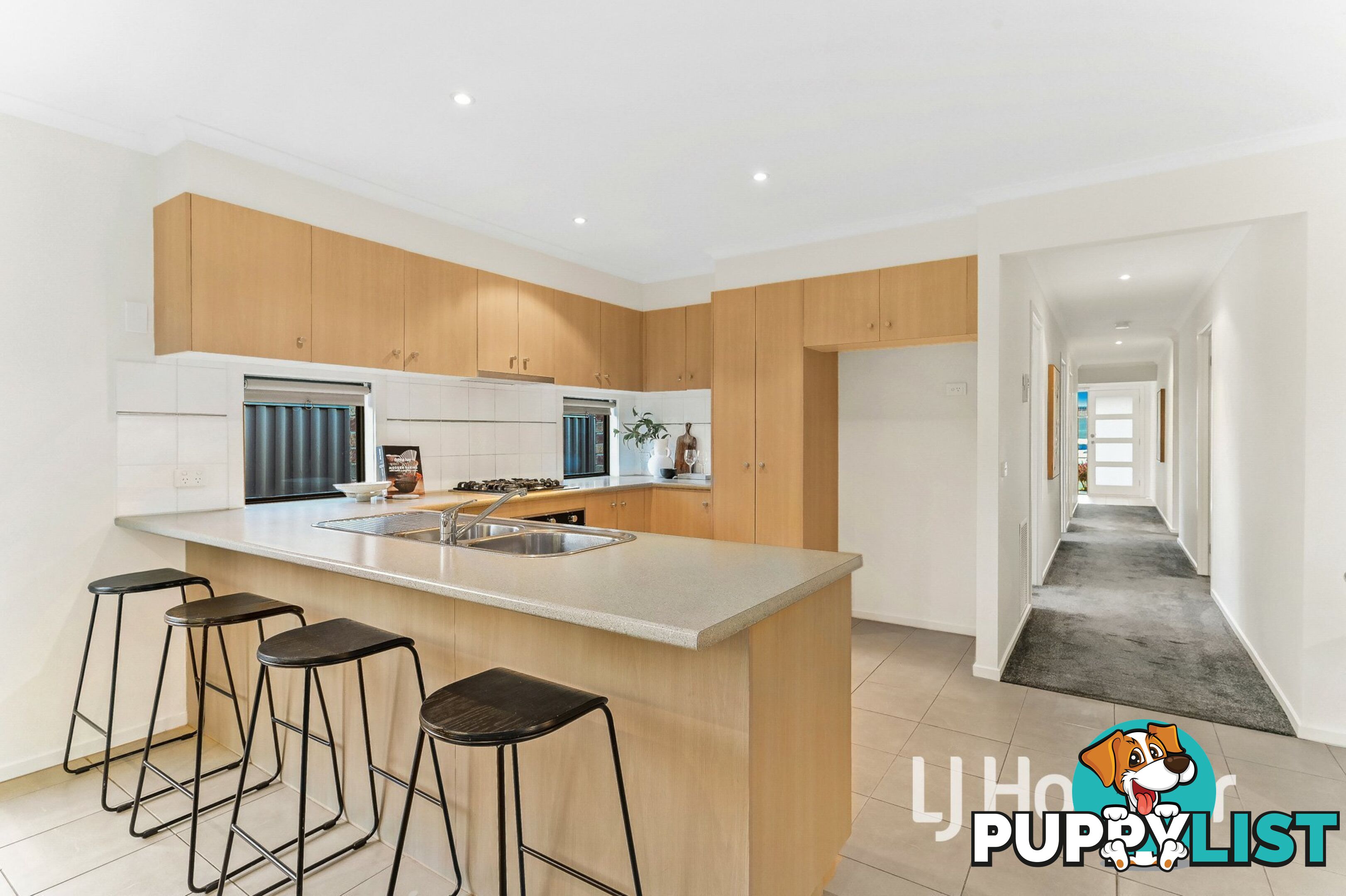 10 Valencia Lane PAKENHAM VIC 3810