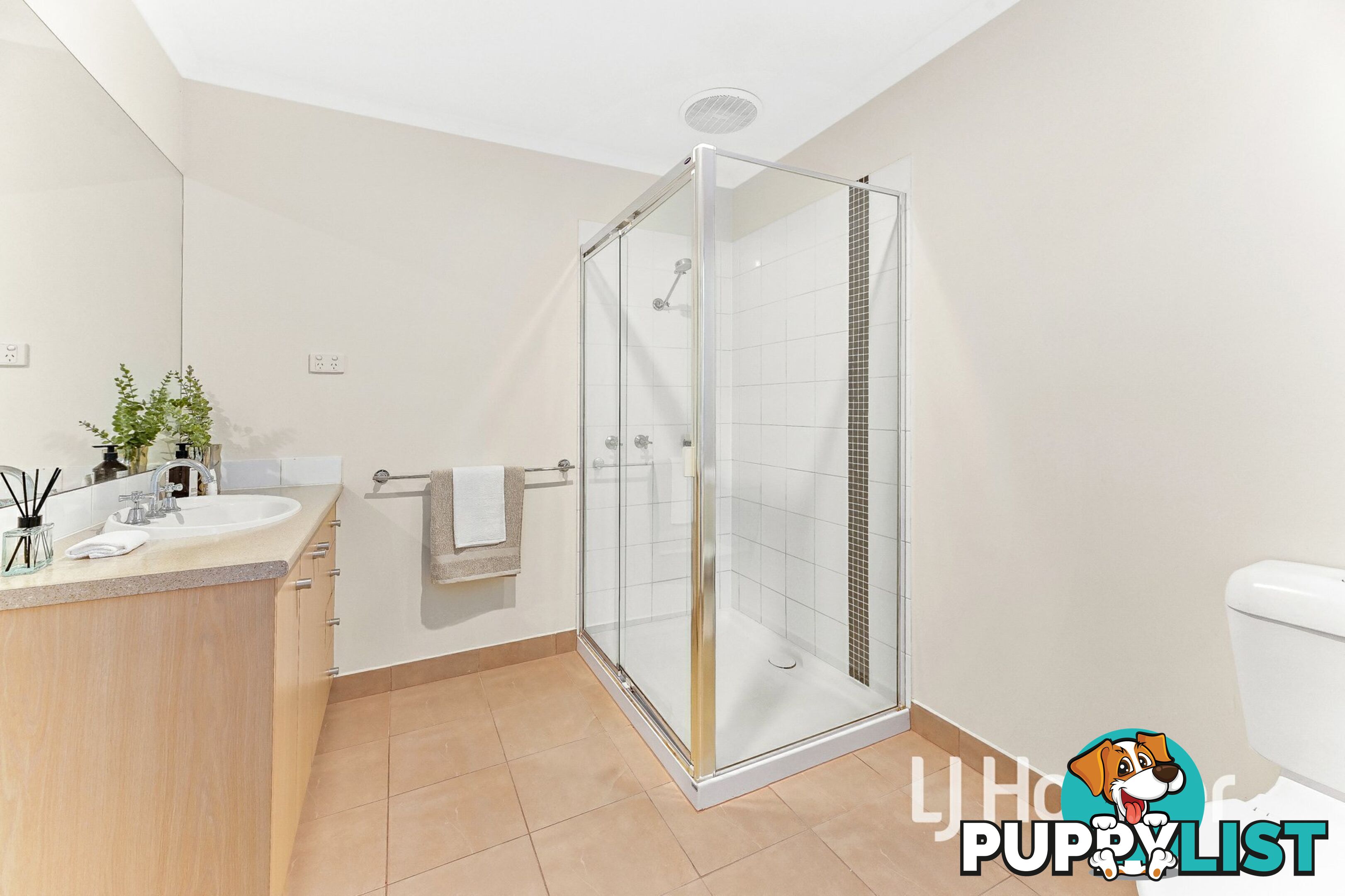 10 Valencia Lane PAKENHAM VIC 3810