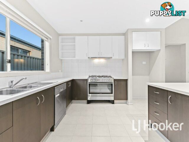 6 Hood Place PAKENHAM VIC 3810