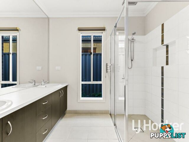 6 Hood Place PAKENHAM VIC 3810