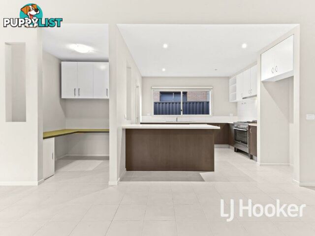 6 Hood Place PAKENHAM VIC 3810