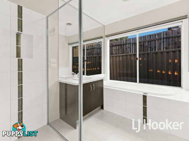 6 Hood Place PAKENHAM VIC 3810