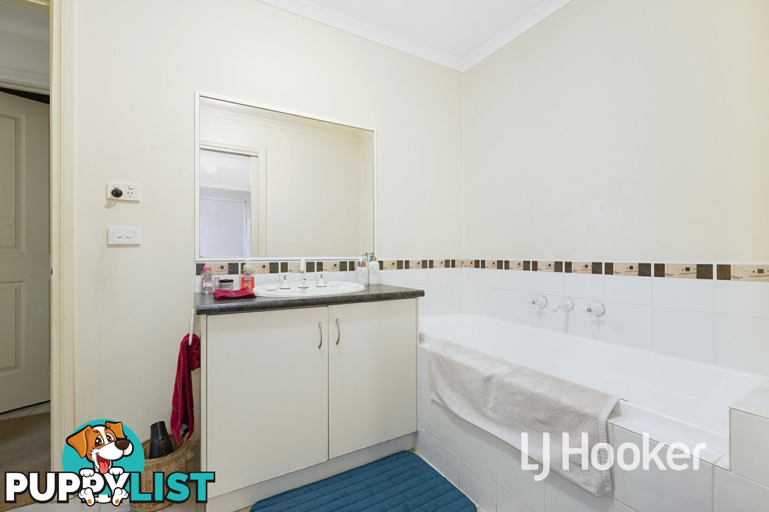 8/11 Renlik Court PAKENHAM VIC 3810
