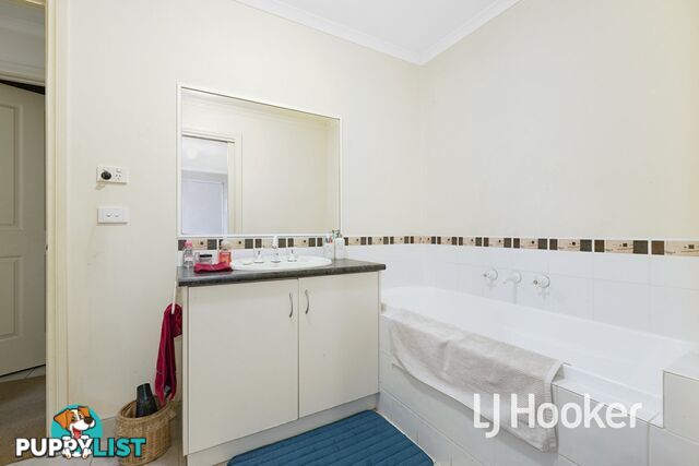 8/11 Renlik Court PAKENHAM VIC 3810