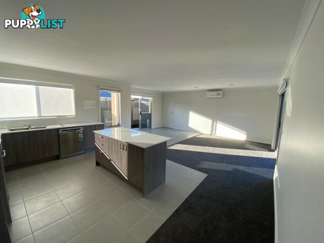 12 Manchester Circuit LONGWARRY VIC 3816