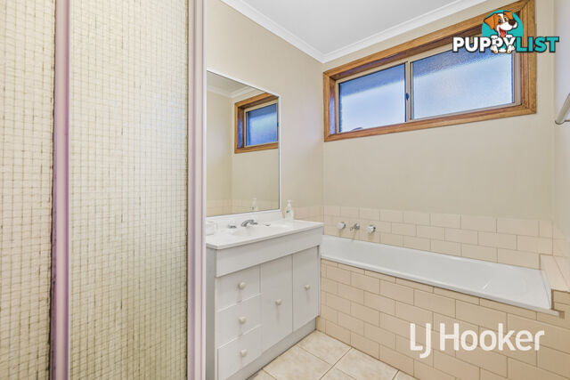 1 Mark Place PAKENHAM VIC 3810