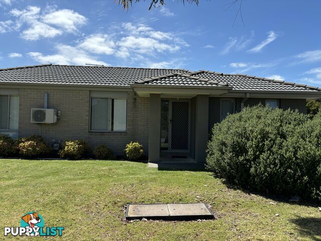 1/30 Sir Thomas Drive PAKENHAM VIC 3810