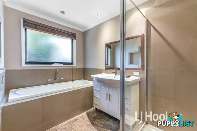 11 Isaac Court PAKENHAM VIC 3810