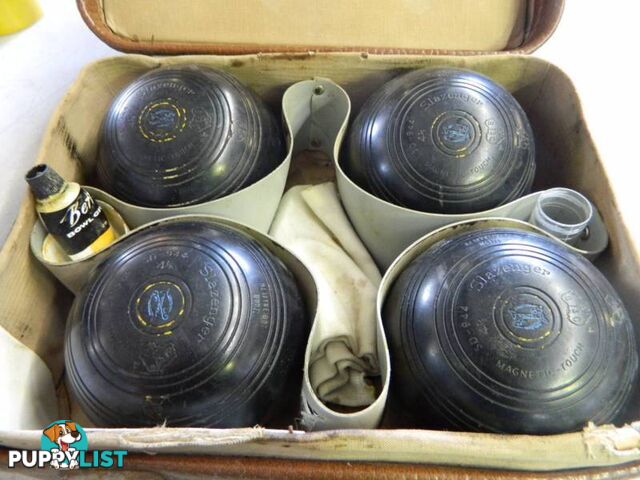 Set of 4 Slazenger Magnetic Touch Lawn bowls in carry bag