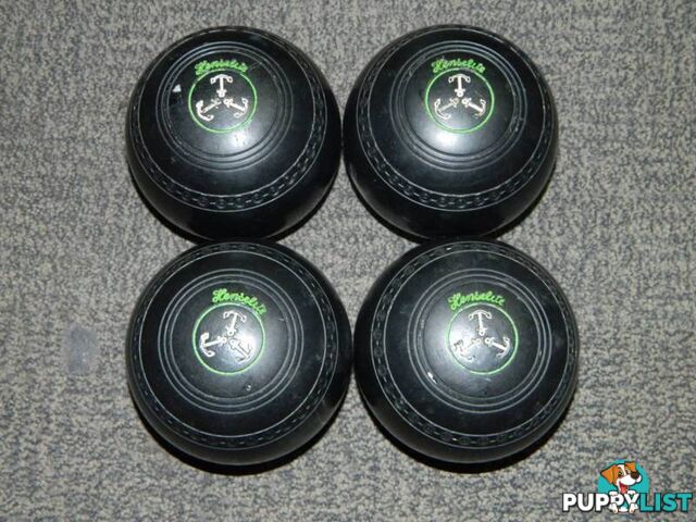 Set of 4 Henselite Master Deluxe Size 4 Lawn Bowls