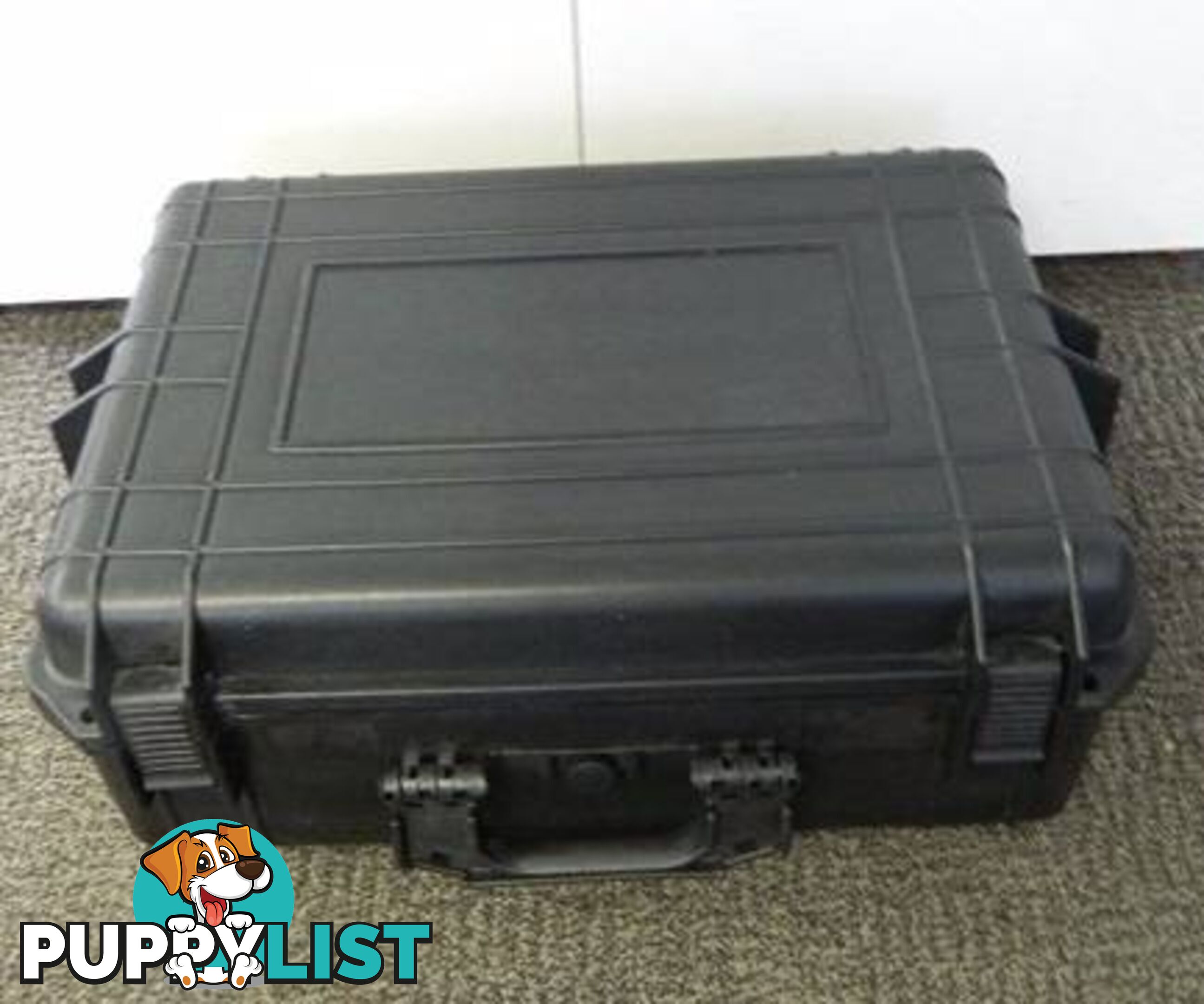 Sturdy Travel Hardcase with inner padding foam !!!