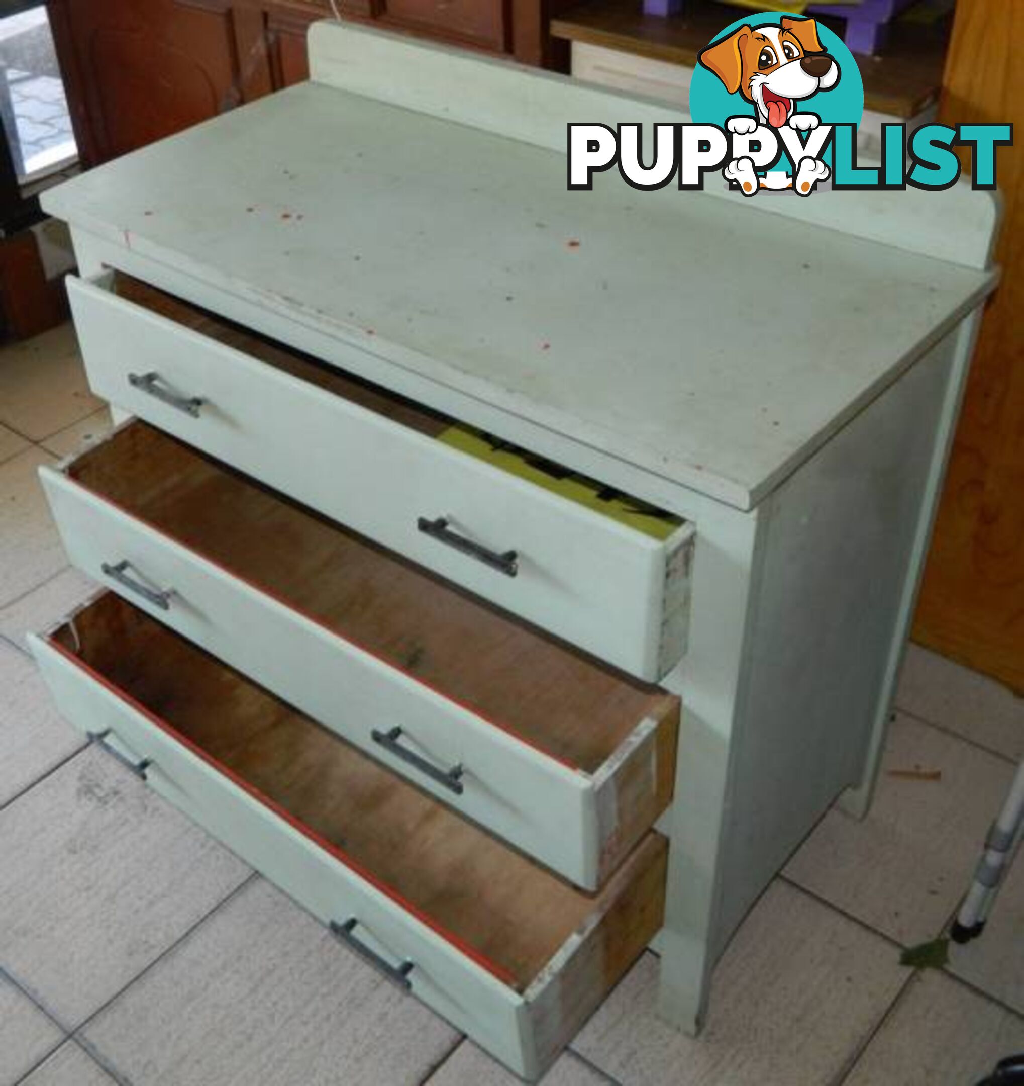 Retro Solid 3 Drawer Dresser !!!