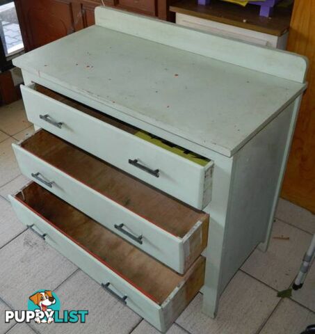 Retro Solid 3 Drawer Dresser !!!